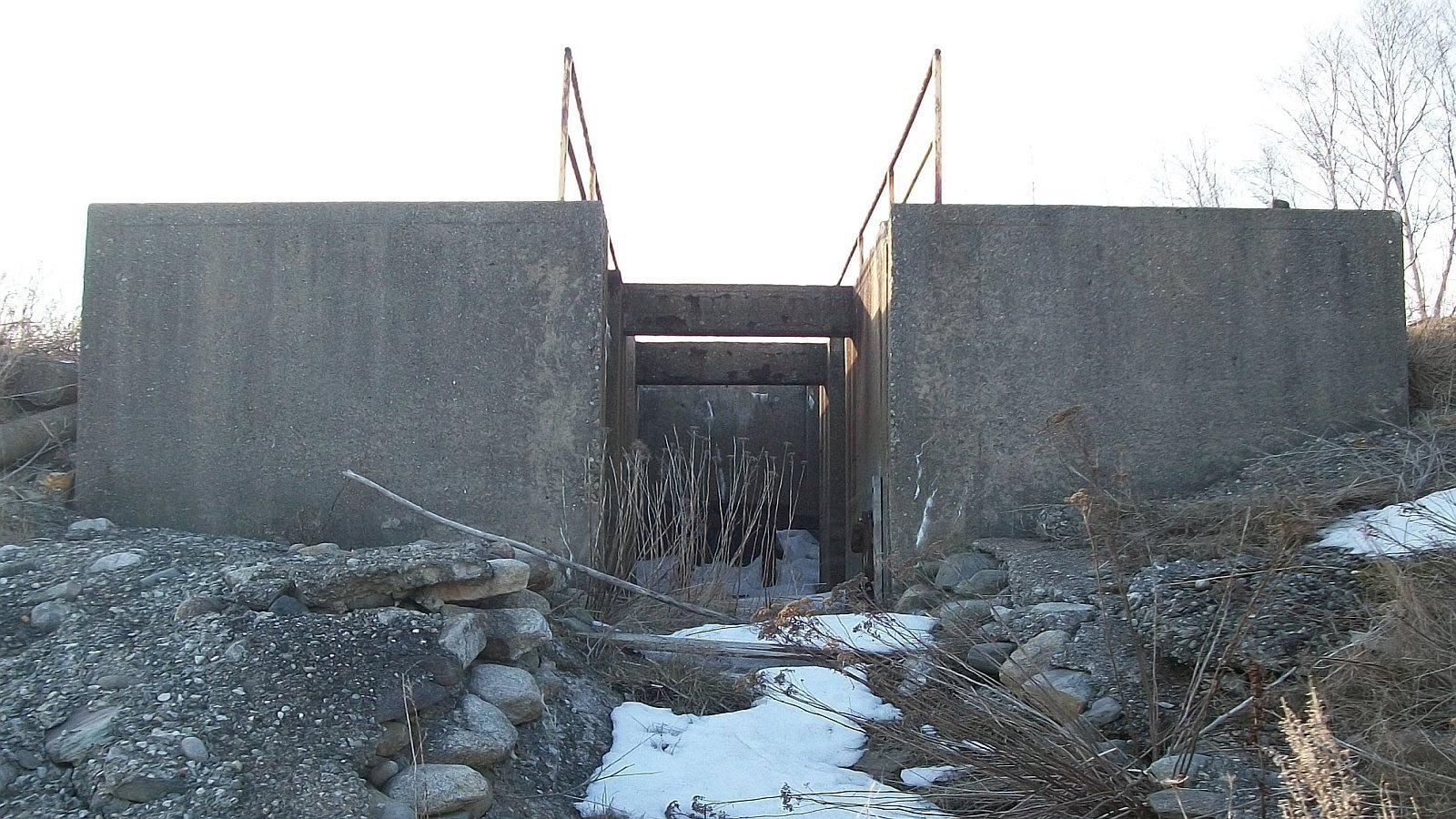 gacshore_031013_a043_oldoutfall_cistern.jpg