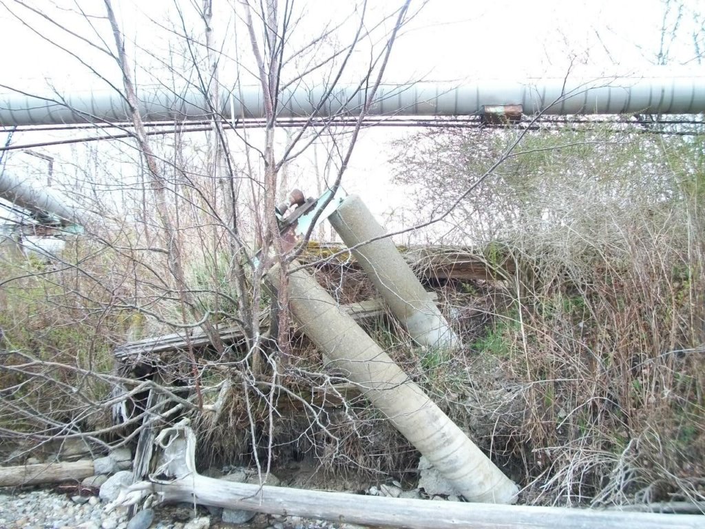 gac_042212_012_closed_ammonia_pipeline.jpg